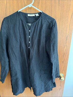 Linden Black Long-Sleeve Lightweight Button Tunic